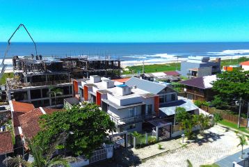 Sobrado na Quadra do Mar – Balneário Albatroz - Ref.: 635